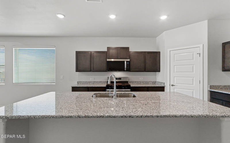 14045 Paseo Central Avenue, Horizon City, TX 79928, 3 Habitaciones Habitaciones , ,2 BañosBaños,Residential,En Venta,14045 Paseo Central Avenue,0,939398