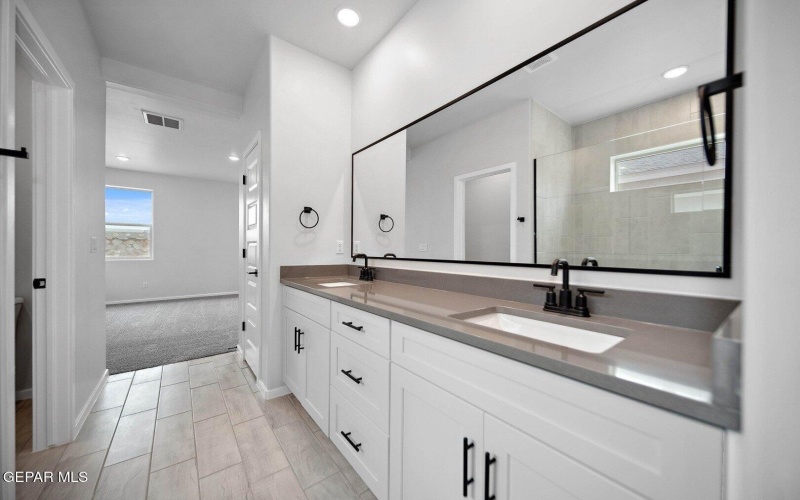 13957 Thunder Sky Avenue, El Paso, TX 79928, 4 Bedrooms Bedrooms, ,2 BathroomsBathrooms,Residential,For Sale,13957 Thunder Sky Avenue,0,939399