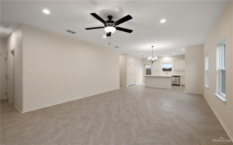 946 W Star Flower Street, Edinburg, TX 78541, 3 Bedrooms Bedrooms, ,2 BathroomsBathrooms,Residential,For Sale,946 W Star Flower Street,0,496939