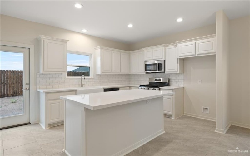 946 W Star Flower Street, Edinburg, TX 78541, 3 Bedrooms Bedrooms, ,2 BathroomsBathrooms,Residential,For Sale,946 W Star Flower Street,0,496939