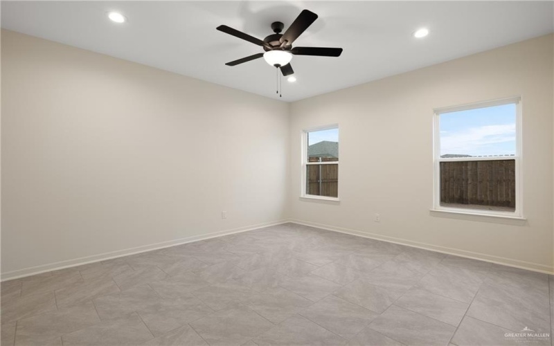 946 W Star Flower Street, Edinburg, TX 78541, 3 Bedrooms Bedrooms, ,2 BathroomsBathrooms,Residential,For Sale,946 W Star Flower Street,0,496939