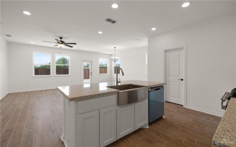 1420 E Silos Avenue, Edinburg, TX 78542, 3 Bedrooms Bedrooms, ,2 BathroomsBathrooms,Residential,For Sale,1420 E Silos Avenue,0,496944