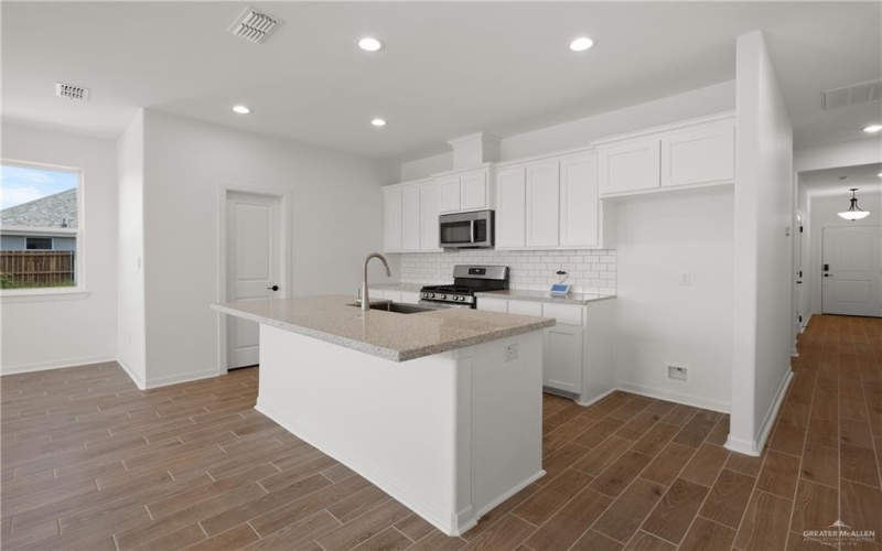 1420 E Silos Avenue, Edinburg, TX 78542, 3 Bedrooms Bedrooms, ,2 BathroomsBathrooms,Residential,For Sale,1420 E Silos Avenue,0,496944