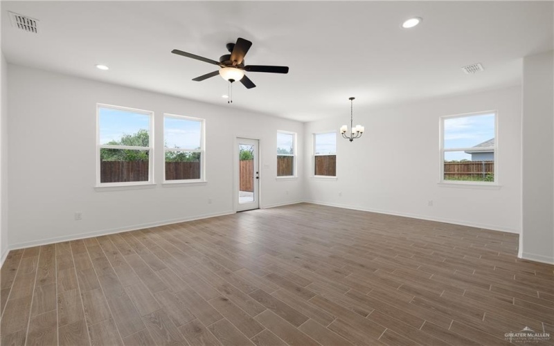 1420 E Silos Avenue, Edinburg, TX 78542, 3 Bedrooms Bedrooms, ,2 BathroomsBathrooms,Residential,For Sale,1420 E Silos Avenue,0,496944