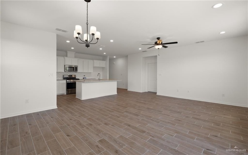 1420 E Silos Avenue, Edinburg, TX 78542, 3 Bedrooms Bedrooms, ,2 BathroomsBathrooms,Residential,For Sale,1420 E Silos Avenue,0,496944