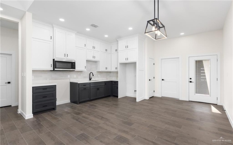 703 W 25th Street, Mission, TX 78572, 3 Habitaciones Habitaciones , ,2 BañosBaños,Residential,En Venta,703 W 25th Street,0,496996