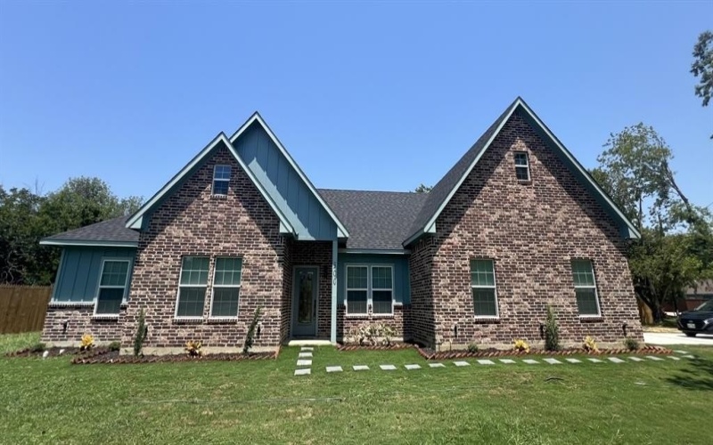 300 Austin Street, Alvarado, TX 76009, 4 Bedrooms Bedrooms, ,2 BathroomsBathrooms,Residential,For Sale,300 Austin Street,0,21027247