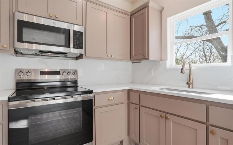 103 N Peverly Street, Whitney, TX 76692, 3 Bedrooms Bedrooms, ,2 BathroomsBathrooms,Residential,For Sale,103 N Peverly Street,0,21198201