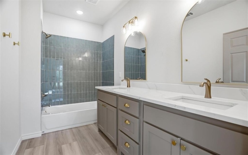 103 N Peverly Street, Whitney, TX 76692, 3 Bedrooms Bedrooms, ,2 BathroomsBathrooms,Residential,For Sale,103 N Peverly Street,0,21198201