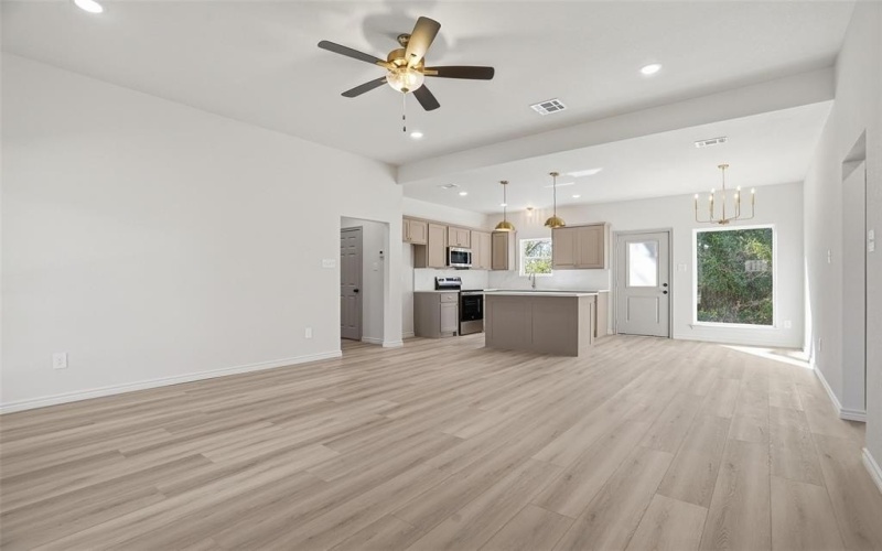 103 N Peverly Street, Whitney, TX 76692, 3 Bedrooms Bedrooms, ,2 BathroomsBathrooms,Residential,For Sale,103 N Peverly Street,0,21198201