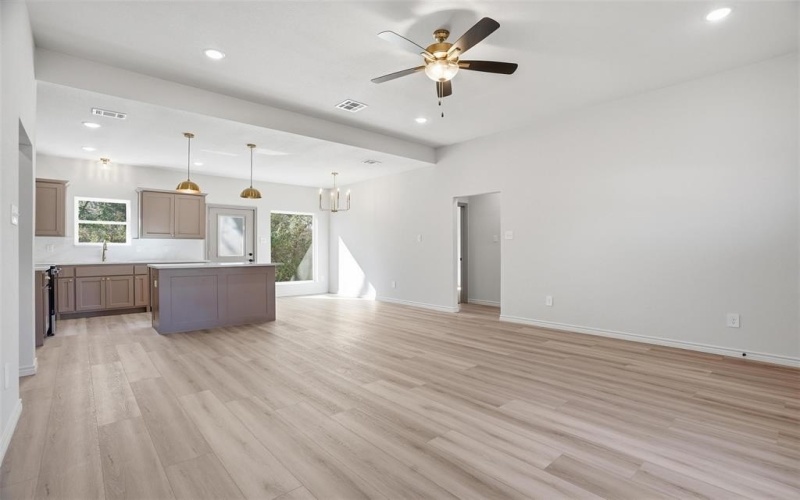 103 N Peverly Street, Whitney, TX 76692, 3 Bedrooms Bedrooms, ,2 BathroomsBathrooms,Residential,For Sale,103 N Peverly Street,0,21198201