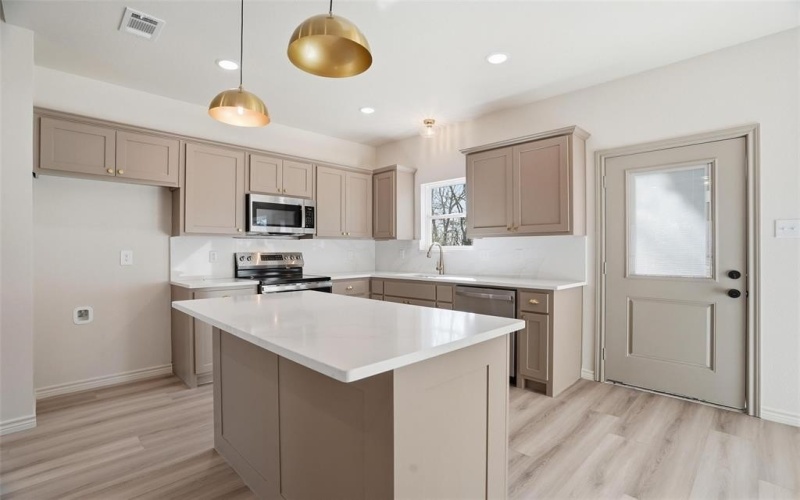 103 N Peverly Street, Whitney, TX 76692, 3 Bedrooms Bedrooms, ,2 BathroomsBathrooms,Residential,For Sale,103 N Peverly Street,0,21198201