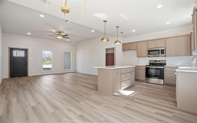 103 N Peverly Street, Whitney, TX 76692, 3 Bedrooms Bedrooms, ,2 BathroomsBathrooms,Residential,For Sale,103 N Peverly Street,0,21198201