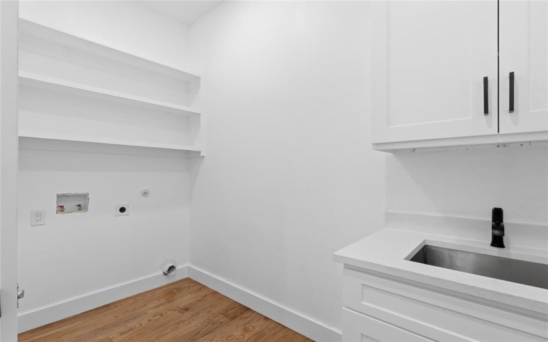 1125 E Malloy Bridge Road, Seagoville, TX 75159, 4 Bedrooms Bedrooms, ,5 BathroomsBathrooms,Residential,For Sale,1125 E Malloy Bridge Road,0,21198221