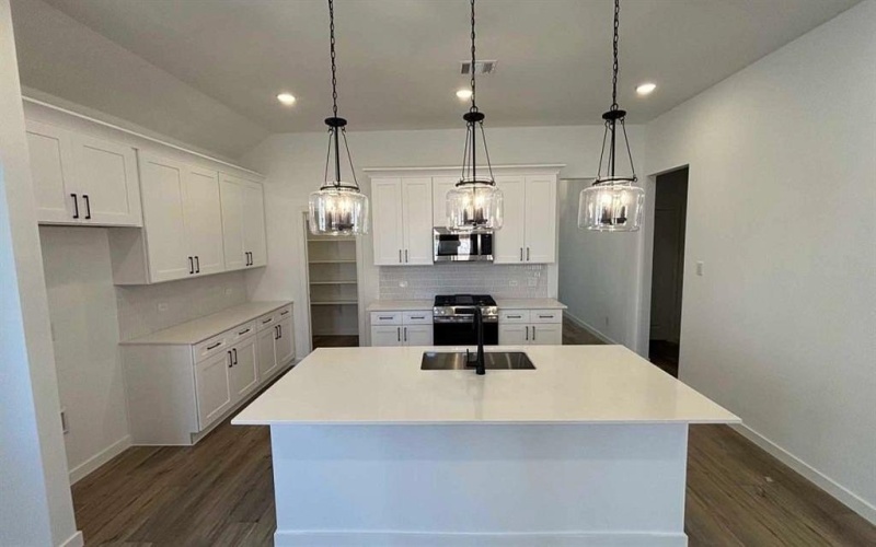 677 Tyronza Drive, Justin, TX 76247, 4 Habitaciones Habitaciones , ,3 BañosBaños,Residential,En Venta,677 Tyronza Drive,0,21198260