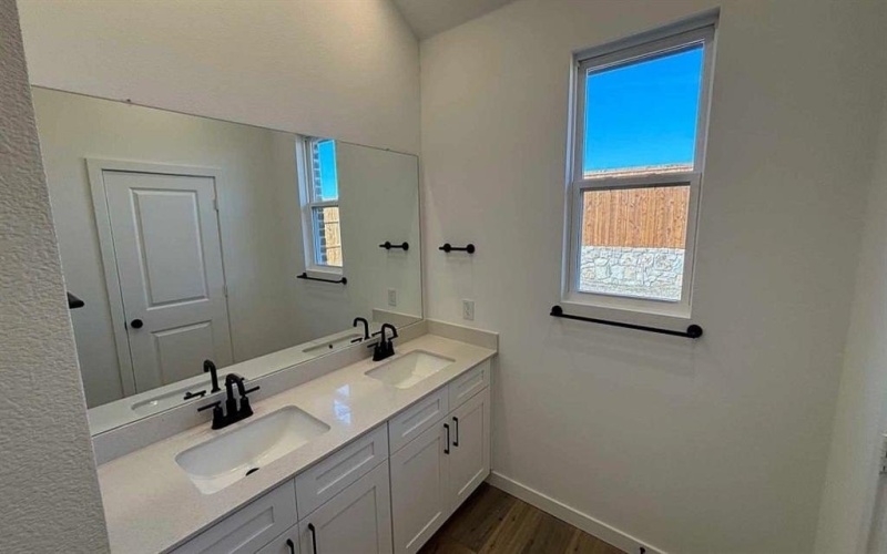 677 Tyronza Drive, Justin, TX 76247, 4 Habitaciones Habitaciones , ,3 BañosBaños,Residential,En Venta,677 Tyronza Drive,0,21198260