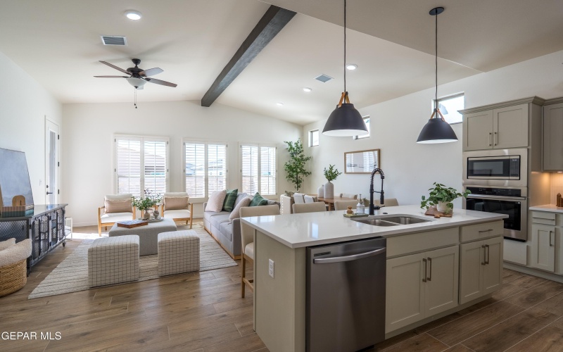 13889 Paseo Celeste Drive, El Paso, TX 79928, 3 Bedrooms Bedrooms, ,2 BathroomsBathrooms,Residential,For Sale,13889 Paseo Celeste Drive,0,939474