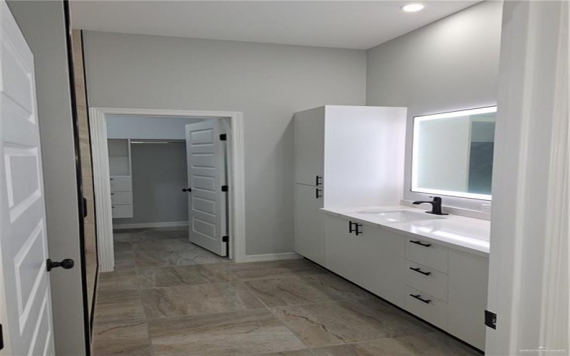 1029 W Rivera Street, Edinburg, TX 78541, 4 Bedrooms Bedrooms, ,3 BathroomsBathrooms,Residential,For Sale,1029 W Rivera Street,0,497167