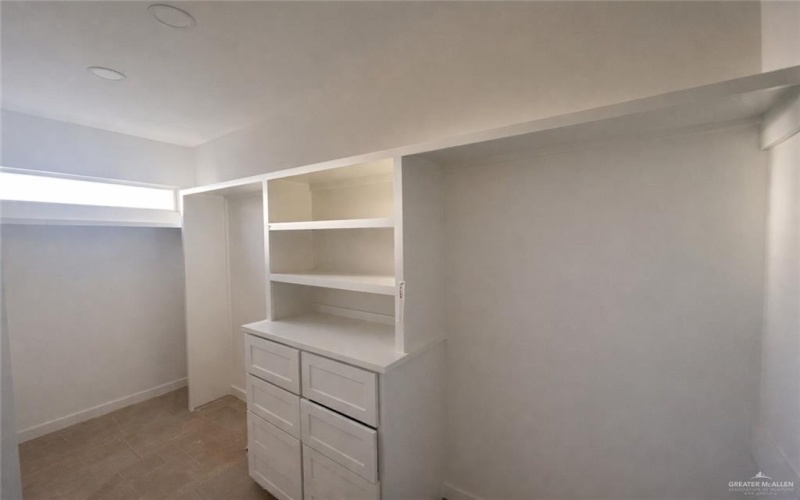 2809 N Alyna Avenue, Edinburg, TX 78541, 3 Bedrooms Bedrooms, ,2 BathroomsBathrooms,Residential,For Sale,2809 N Alyna Avenue,0,497458