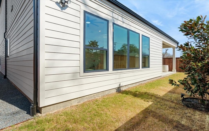 916 E Louisiana Drive, Dallas, TX 75216, 3 Bedrooms Bedrooms, ,3 BathroomsBathrooms,Residential,For Sale,916 E Louisiana Drive,0,21195725