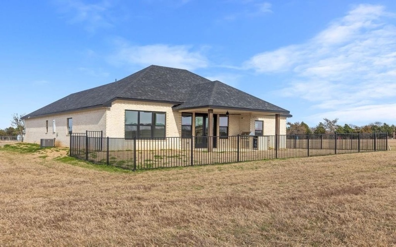 186 Desert Mountain Drive, Gordonville, TX 76245, 3 Bedrooms Bedrooms, ,2 BathroomsBathrooms,Residential,For Sale,186 Desert Mountain Drive,0,21195926