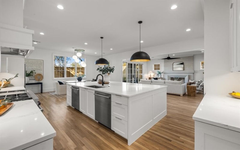 9111 Aldwick Drive, Dallas, TX 75238, 5 Bedrooms Bedrooms, ,7 BathroomsBathrooms,Residential,For Sale,9111 Aldwick Drive,0,21197494