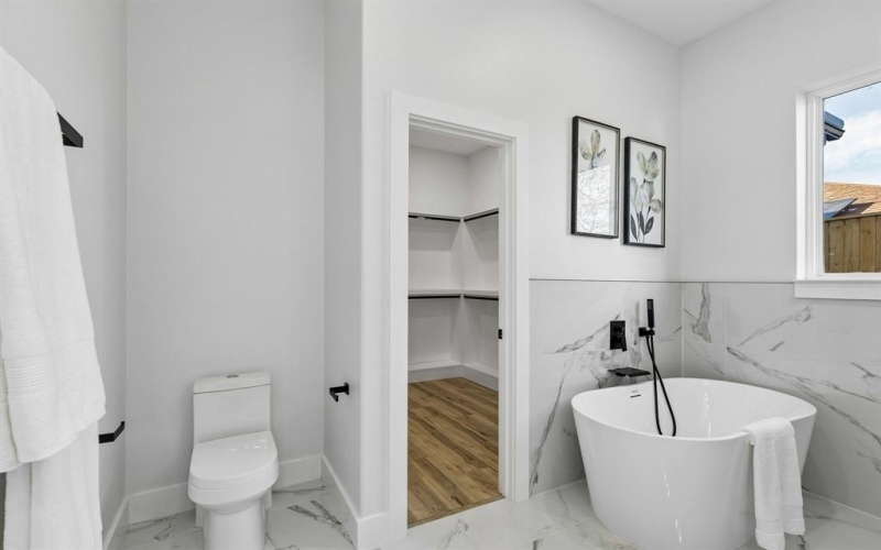 3510 Navaro Street, Dallas, TX 75212, 4 Bedrooms Bedrooms, ,3 BathroomsBathrooms,Residential,For Sale,3510 Navaro Street,0,21199276