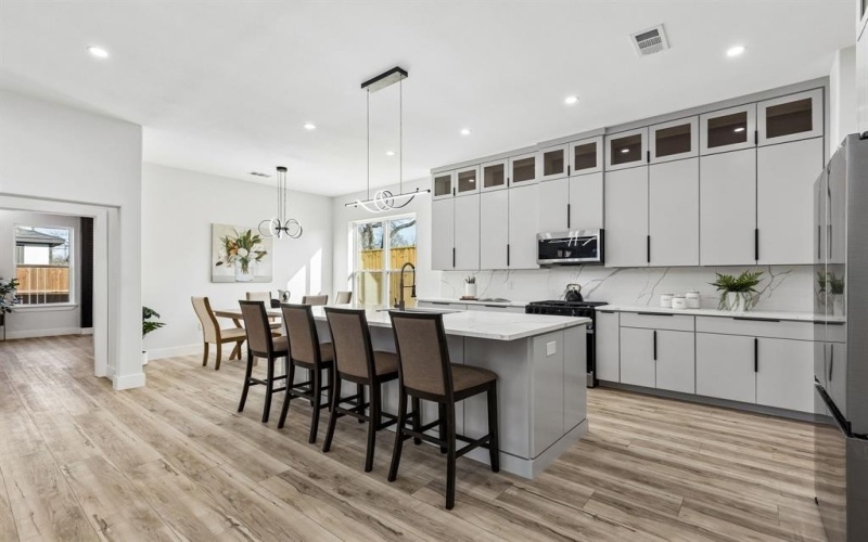 3510 Navaro Street, Dallas, TX 75212, 4 Bedrooms Bedrooms, ,3 BathroomsBathrooms,Residential,For Sale,3510 Navaro Street,0,21199276