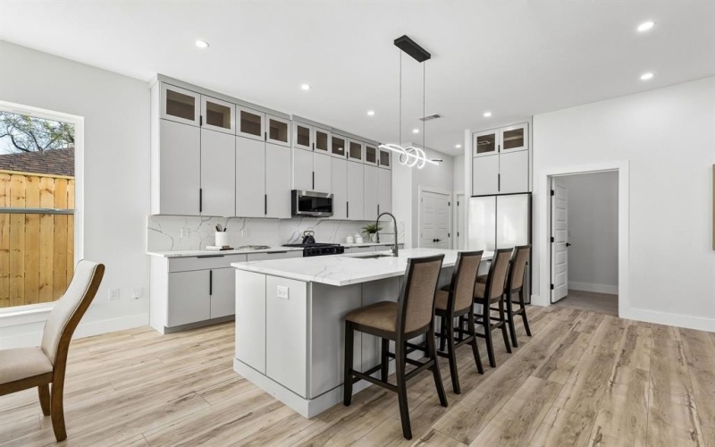 3510 Navaro Street, Dallas, TX 75212, 4 Bedrooms Bedrooms, ,3 BathroomsBathrooms,Residential,For Sale,3510 Navaro Street,0,21199276