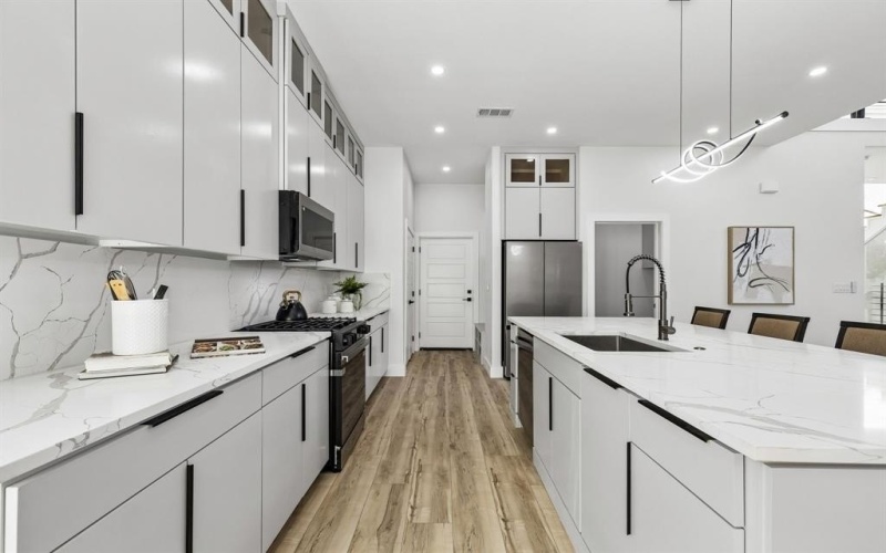 3510 Navaro Street, Dallas, TX 75212, 4 Bedrooms Bedrooms, ,3 BathroomsBathrooms,Residential,For Sale,3510 Navaro Street,0,21199276