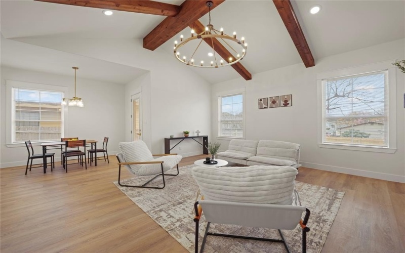 1033 E Bowie Street, Fort Worth, TX 76104, 4 Habitaciones Habitaciones , ,2 BañosBaños,Residential,En Venta,1033 E Bowie Street,0,21199295