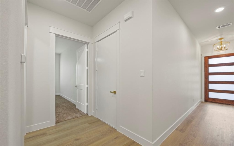 1033 E Bowie Street, Fort Worth, TX 76104, 4 Habitaciones Habitaciones , ,2 BañosBaños,Residential,En Venta,1033 E Bowie Street,0,21199295