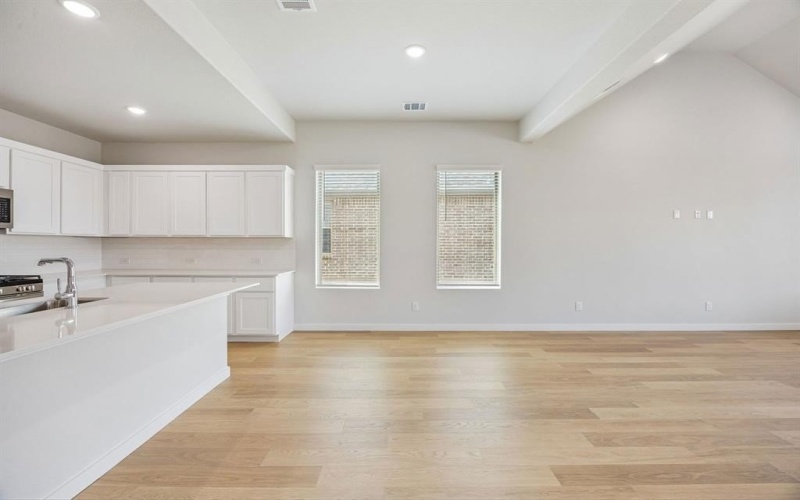 9365 Lone Maverick Drive, Crowley, TX 76036, 4 Habitaciones Habitaciones , ,3 BañosBaños,Residential,En Venta,9365 Lone Maverick Drive,0,21199538