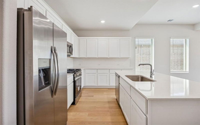 9365 Lone Maverick Drive, Crowley, TX 76036, 4 Habitaciones Habitaciones , ,3 BañosBaños,Residential,En Venta,9365 Lone Maverick Drive,0,21199538