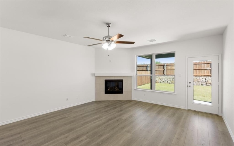 418 Comanche Drive, Cleburne, TX 76033, 3 Bedrooms Bedrooms, ,2 BathroomsBathrooms,Residential,For Sale,418 Comanche Drive,20703837