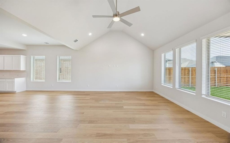 9328 Lone Maverick Drive, Crowley, TX 76036, 4 Habitaciones Habitaciones , ,3 BañosBaños,Residential,En Venta,9328 Lone Maverick Drive,0,21199553