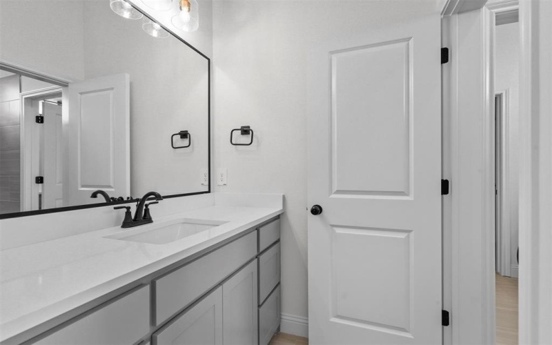 427 Red Bird, Springtown, TX 76082, 4 Habitaciones Habitaciones , ,3 BañosBaños,Residential,En Venta,427 Red Bird,20704107