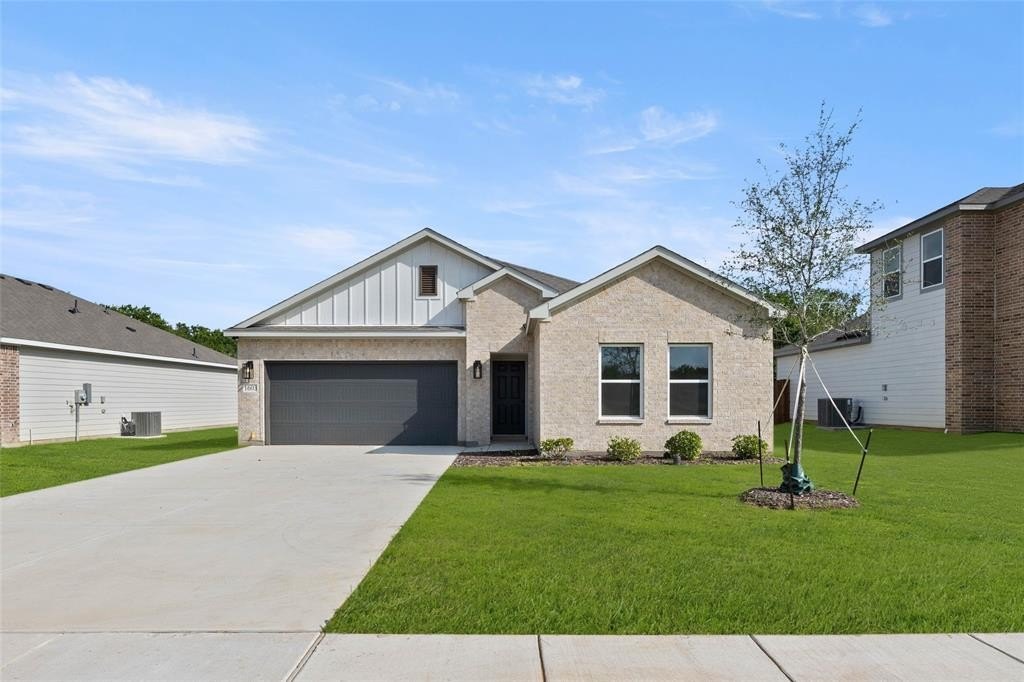1603 Annabelle Street, Cleburne, TX 76031, 4 Bedrooms Bedrooms, ,2 BathroomsBathrooms,Residential,For Sale,1603 Annabelle Street,20704374