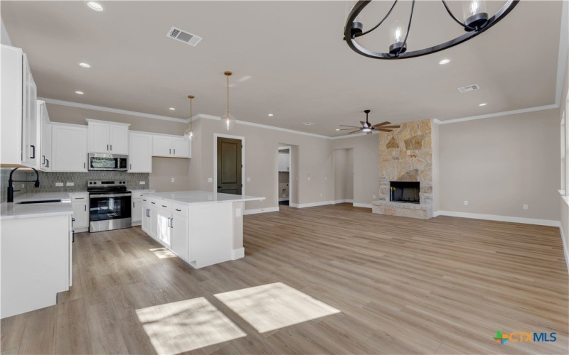 240 Sunday Drive, Burnet, TX 78611, 4 Habitaciones Habitaciones , ,3 BañosBaños,Residential,En Venta,240 Sunday Drive,0,605080