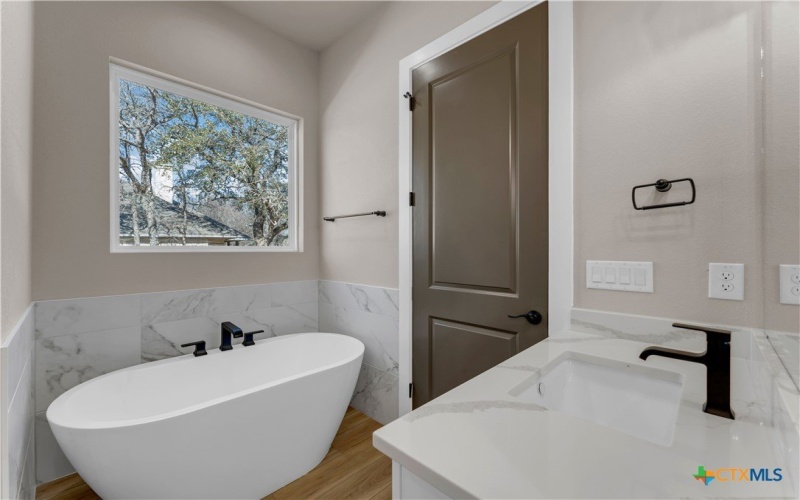 240 Sunday Drive, Burnet, TX 78611, 4 Habitaciones Habitaciones , ,3 BañosBaños,Residential,En Venta,240 Sunday Drive,0,605080