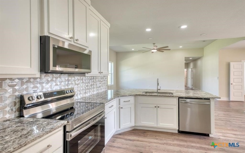 206 Oak Grove Parkway, Kingsland, TX 78639, 3 Habitaciones Habitaciones , ,2 BañosBaños,Residential,En Venta,206 Oak Grove Parkway,0,606328