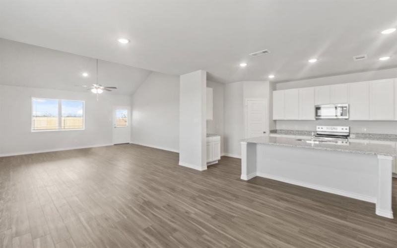 1128 Runway Road, Fort Worth, TX 76131, 4 Habitaciones Habitaciones , ,3 BañosBaños,Residential,En Venta,1128 Runway Road,0,21200786