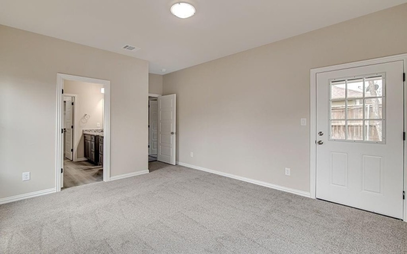 1005 E Tucker Street, Fort Worth, TX 76104, 3 Habitaciones Habitaciones , ,2 BañosBaños,Residential,En Venta,1005 E Tucker Street,0,21200805