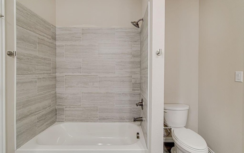 1005 E Tucker Street, Fort Worth, TX 76104, 3 Habitaciones Habitaciones , ,2 BañosBaños,Residential,En Venta,1005 E Tucker Street,0,21200805