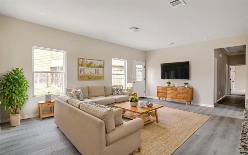 1005 E Tucker Street, Fort Worth, TX 76104, 3 Habitaciones Habitaciones , ,2 BañosBaños,Residential,En Venta,1005 E Tucker Street,0,21200805