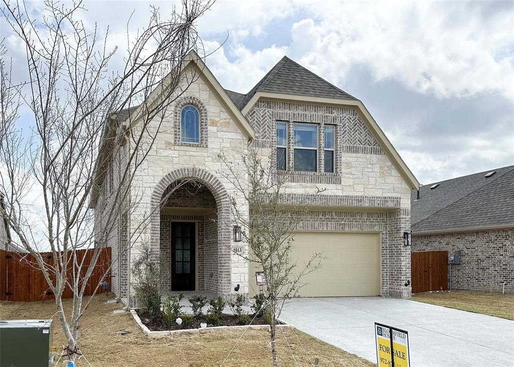 1013 River Oaks Drive, Godley, TX 76044, 4 Bedrooms Bedrooms, ,5 BathroomsBathrooms,Residential,For Sale,1013 River Oaks Drive,0,21200919