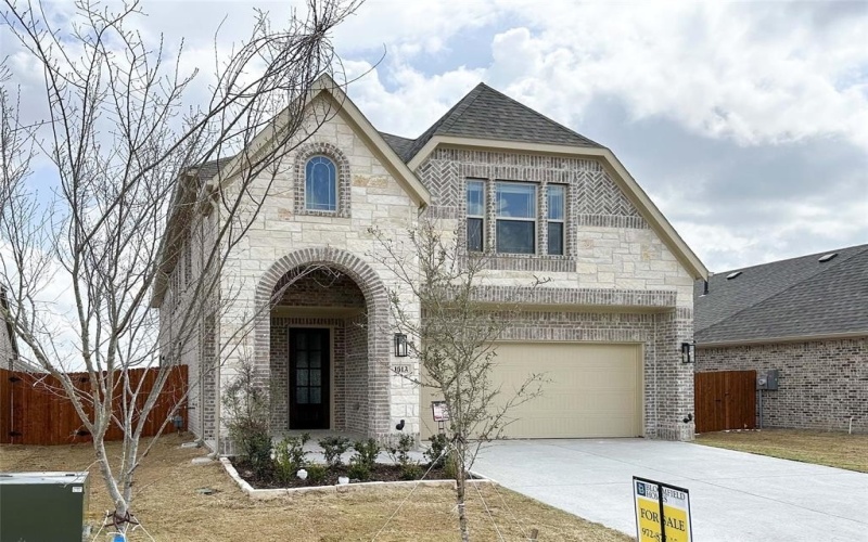 1013 River Oaks Drive, Godley, TX 76044, 4 Bedrooms Bedrooms, ,5 BathroomsBathrooms,Residential,For Sale,1013 River Oaks Drive,0,21200919