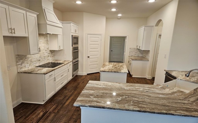 250 Yowell Road, Whitesboro, TX 76273, 6 Bedrooms Bedrooms, ,3 BathroomsBathrooms,Residential,For Sale,250 Yowell Road,20706238