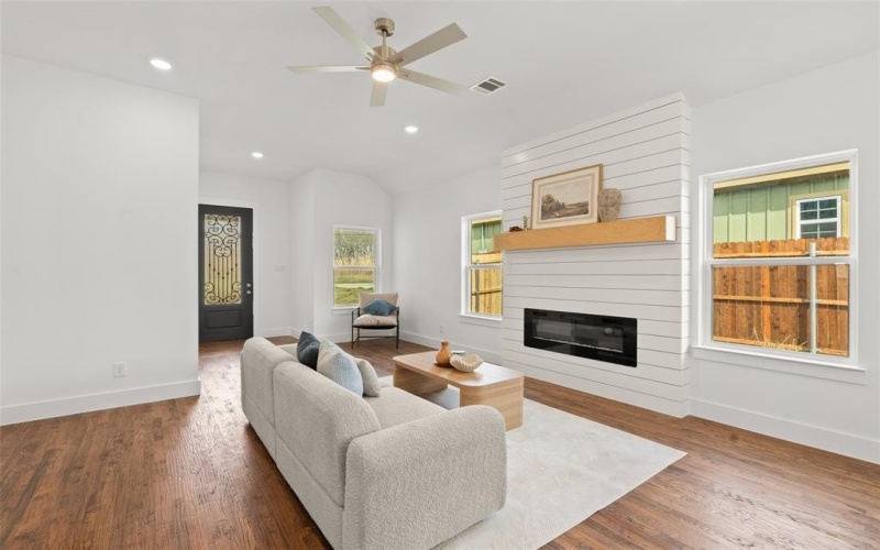 410 Matthew Street, Hillsboro, TX 76645, 3 Habitaciones Habitaciones , ,2 BañosBaños,Residential,En Venta,410 Matthew Street,0,21201223