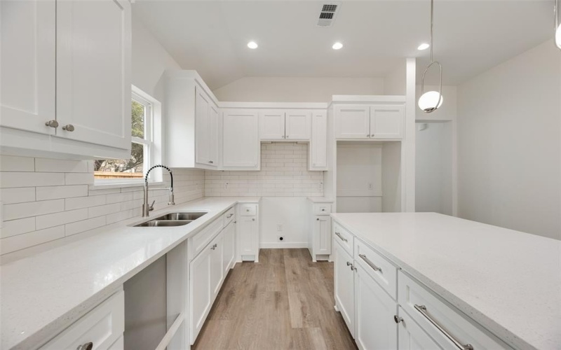 2511 Lea Crest Drive, Dallas, TX 75216, 4 Bedrooms Bedrooms, ,2 BathroomsBathrooms,Residential,For Sale,2511 Lea Crest Drive,0,21195681